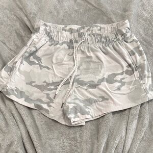Athletic Works Women's Camo Drawstring Athletic Shorts - Light Gray & White